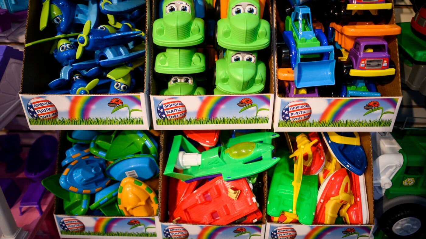 Unterhaltsame Mini-Spiele Kinder drinnen fuer kleine Pausen
