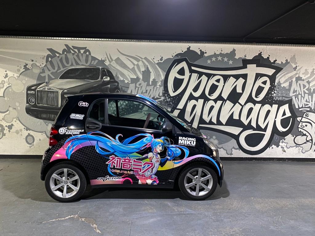 Holen Sie sich eine spektakuläre anime folie auto für Ihr Traumauto