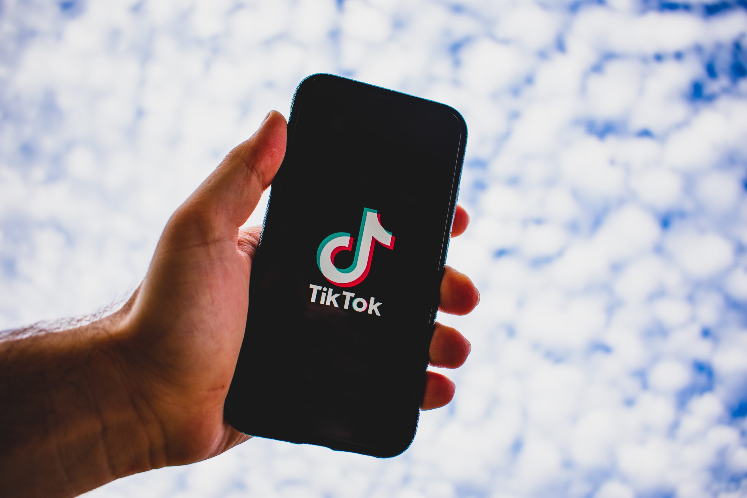 TikTok Views kaufen: Ist es legal und sicher? AboLöwe erklärt dir alles